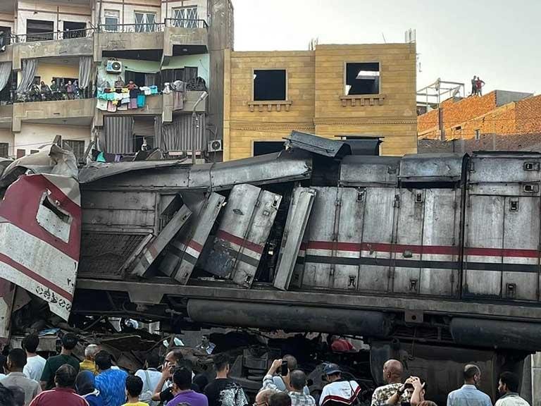 أول صور من حادث قطار الزقازيق.. القصة الكاملة إلى آخر التطورات الآن